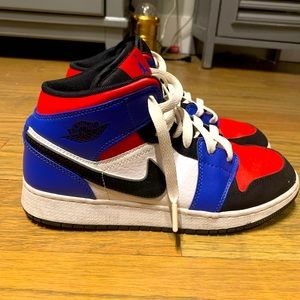 Jordan 1 mid